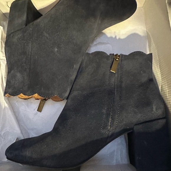 Beautiful practically NIB Andre Assous Sylvania blue suede booties. - Picture 7 of 12